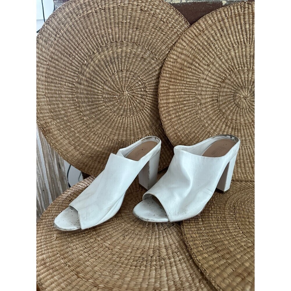 Bleecker & Bond women’s size 8.5M white mule heels